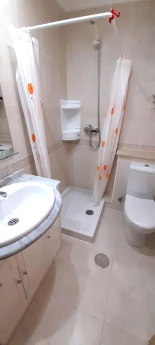 Apartamento Vistas Al Mar Con Piscina Y Terraza Foz Luaran gambar