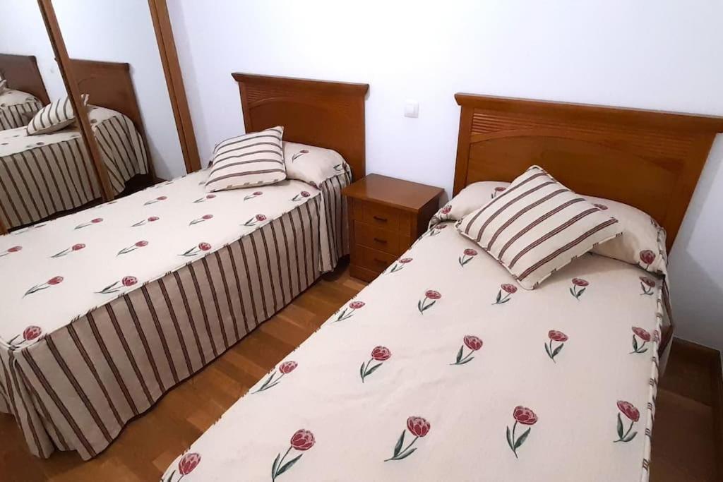Apartamento Vistas Al Mar Con Piscina Y Terraza Foz Luaran gambar