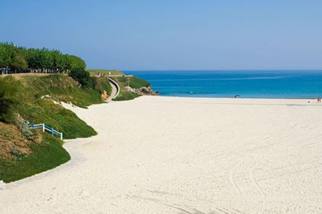 Apartamento Vistas Al Mar Con Piscina Y Terraza Foz Luaran gambar